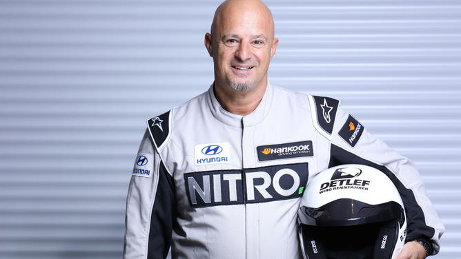 Detlef wird Rennfahrer